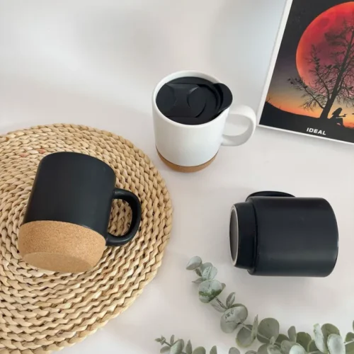 Minimalist cork-bottom ceramic coffee mug with lid for home and office desk